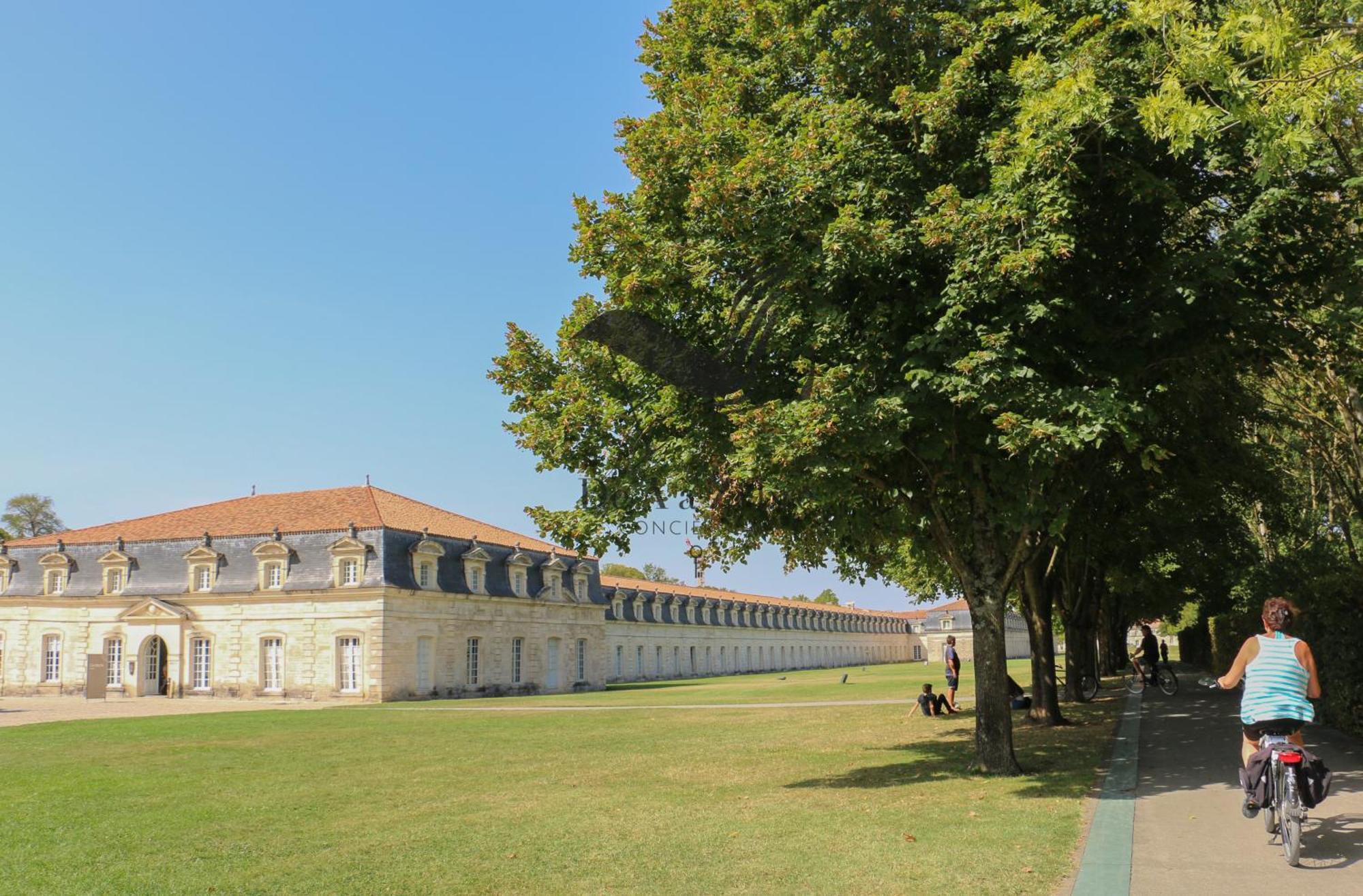 L'escale D'audry - Avec Cour Situe En Plein Coeur De Rochefort-sur-Mer